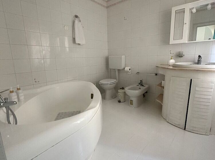 ベッドアンドブレックファースト Zangara Flat