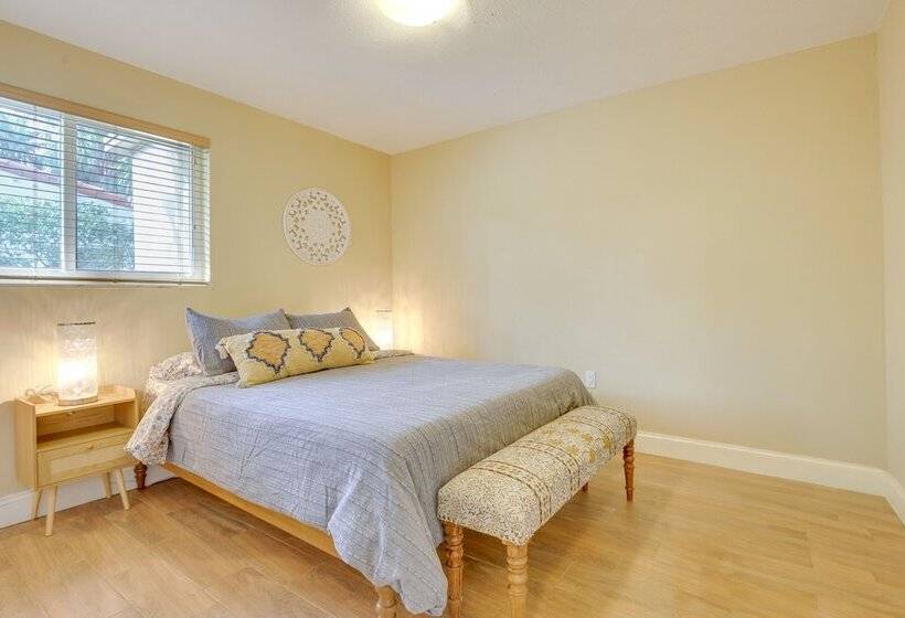 Biscayne Park Home   Near Miami Beaches & Golfing