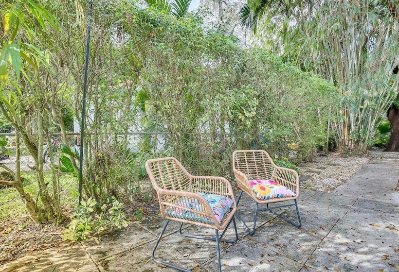 Biscayne Park Home   Near Miami Beaches & Golfing