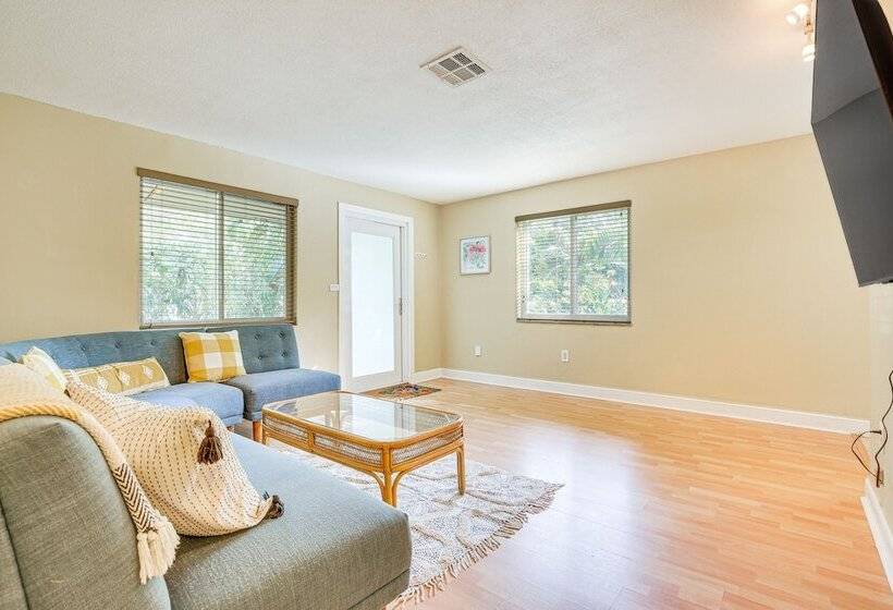 Biscayne Park Home   Near Miami Beaches & Golfing