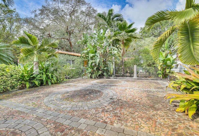 Biscayne Park Home   Near Miami Beaches & Golfing