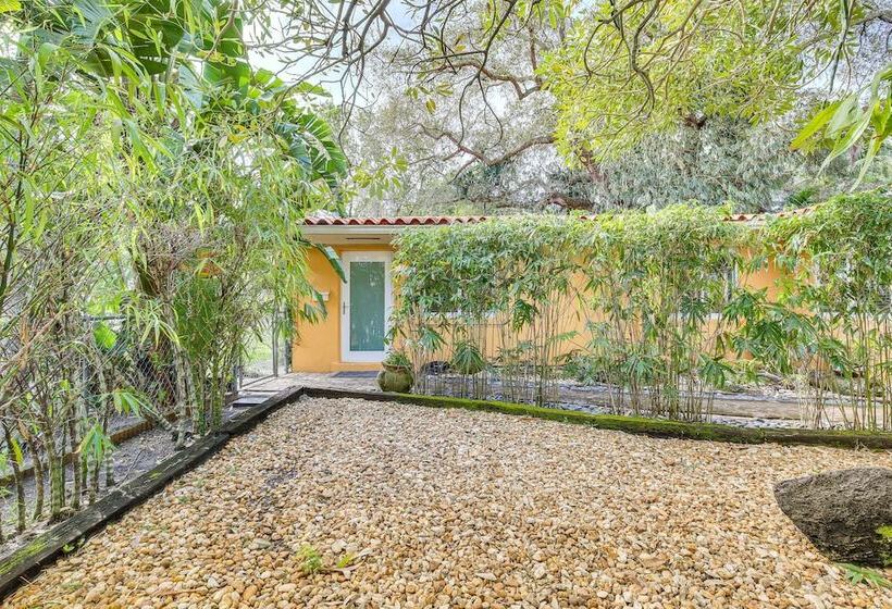 Biscayne Park Home   Near Miami Beaches & Golfing