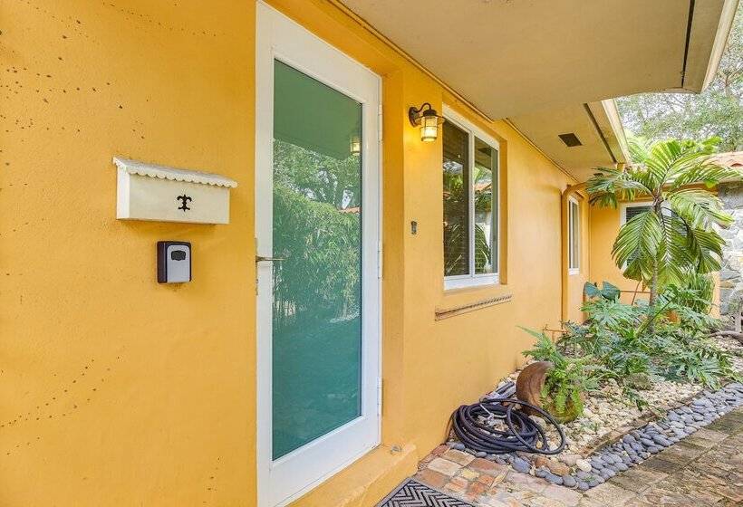 Biscayne Park Home   Near Miami Beaches & Golfing