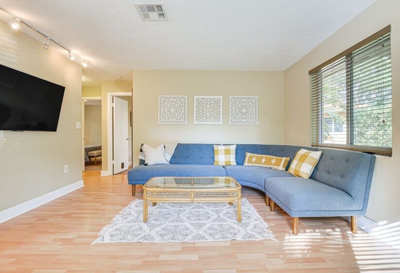 Biscayne Park Home   Near Miami Beaches & Golfing