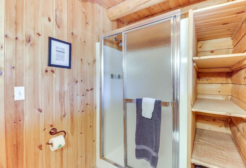 Private Hot Tub & Fire Pit: Log Cabin In Blakeslee