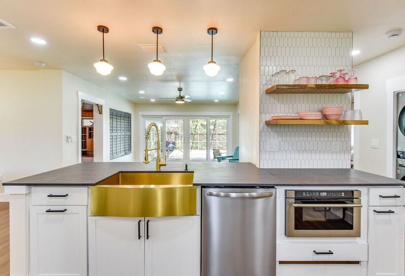 Bradenton Mid Century Charmer: 5 Mi To Beach!