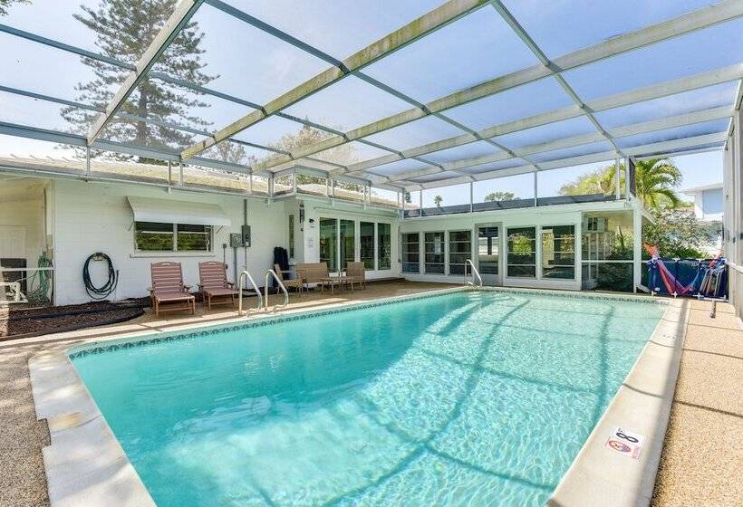 Bradenton Mid Century Charmer: 5 Mi To Beach!
