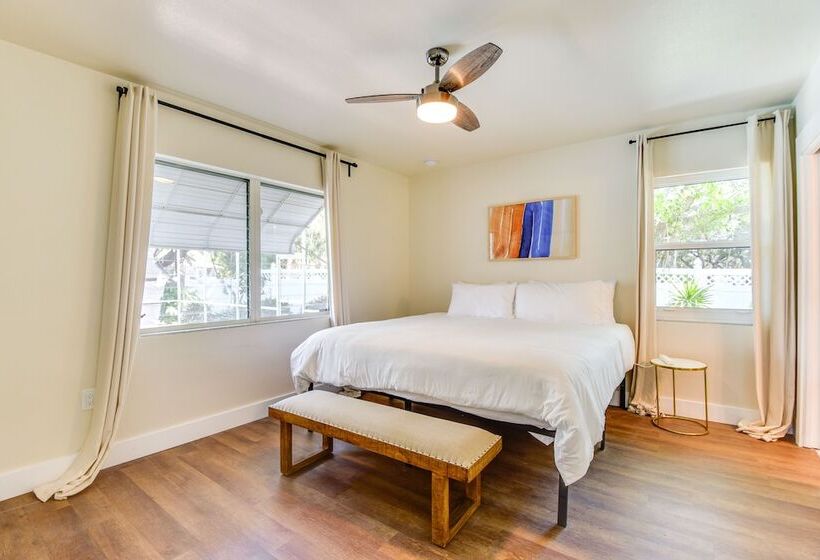 Bradenton Mid Century Charmer: 5 Mi To Beach!