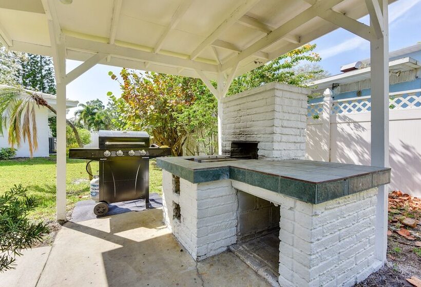 Bradenton Mid Century Charmer: 5 Mi To Beach!