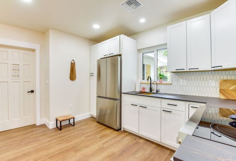 Bradenton Mid Century Charmer: 5 Mi To Beach!