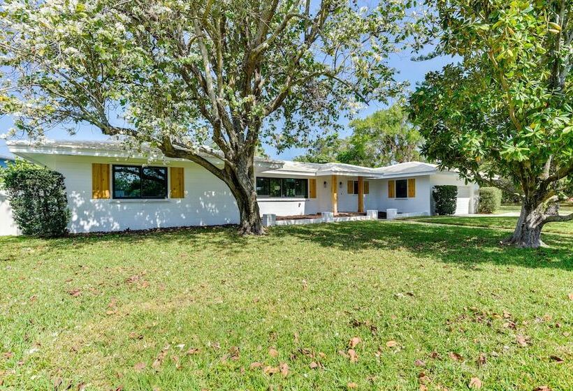 Bradenton Mid Century Charmer: 5 Mi To Beach!