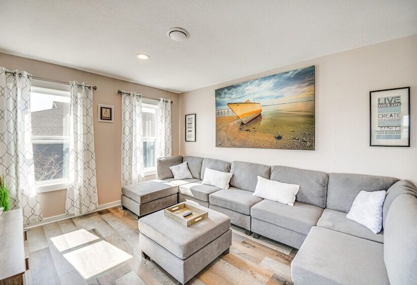 Bright Kitty Hawk Home W/ Hot Tub, Walk To Beach!