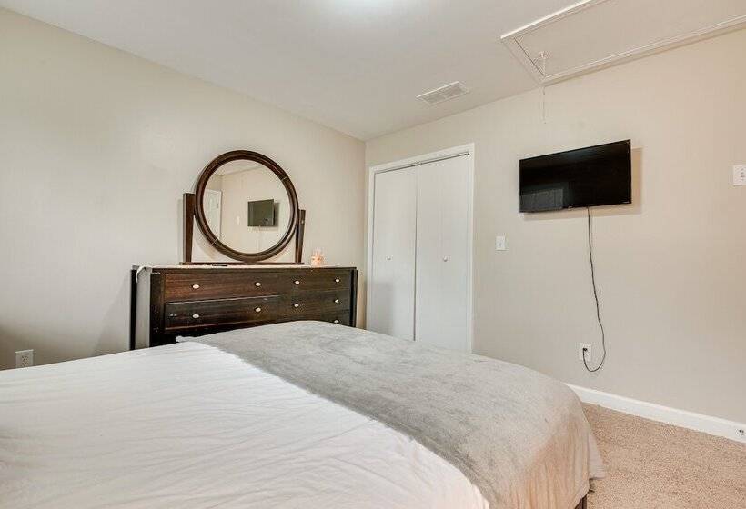 Pet Friendly Atlanta Home: 9 Mi To Downtown!