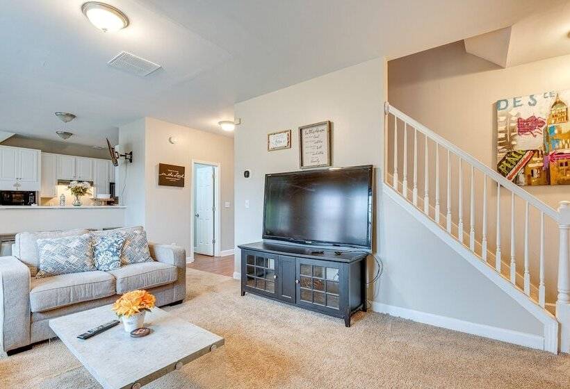 Pet Friendly Atlanta Home: 9 Mi To Downtown!