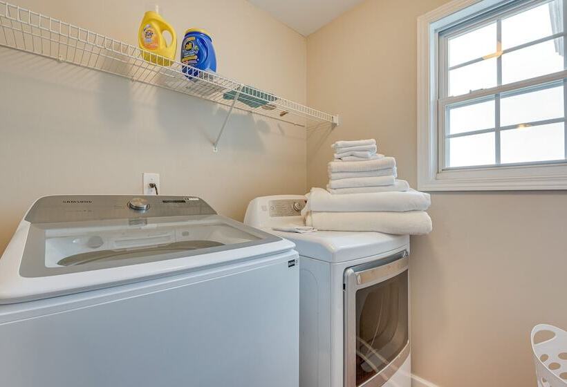 Pet Friendly Atlanta Home: 9 Mi To Downtown!