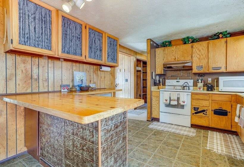 Charming Elk Mountain Home: Hunt, Hike & Fish!