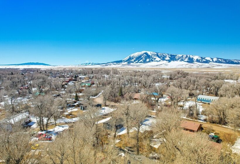 Charming Elk Mountain Home: Hunt, Hike & Fish!