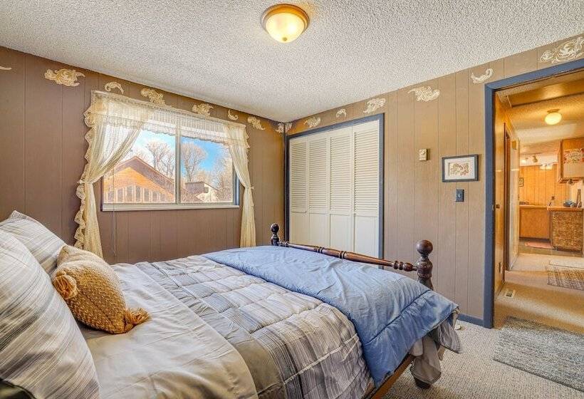 Charming Elk Mountain Home: Hunt, Hike & Fish!