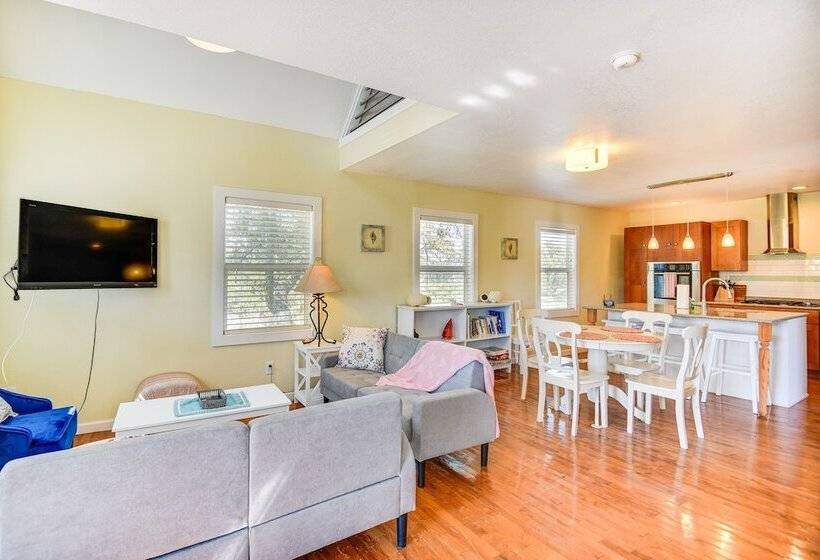 Charming Frisco Cottage < 2 Mi To Beaches!