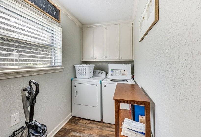 Charming Hot Springs Home Near Lake Hamilton!