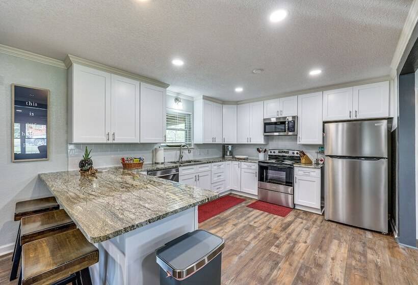 Charming Hot Springs Home Near Lake Hamilton!