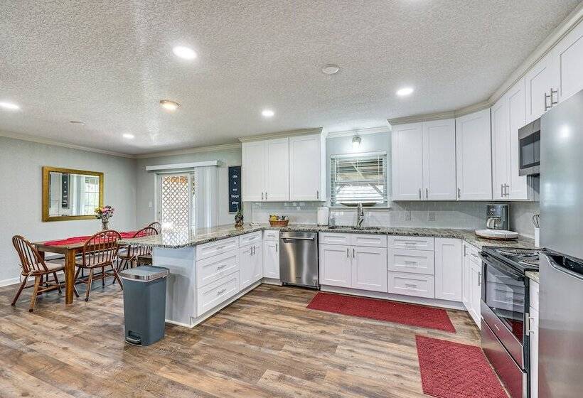 Charming Hot Springs Home Near Lake Hamilton!