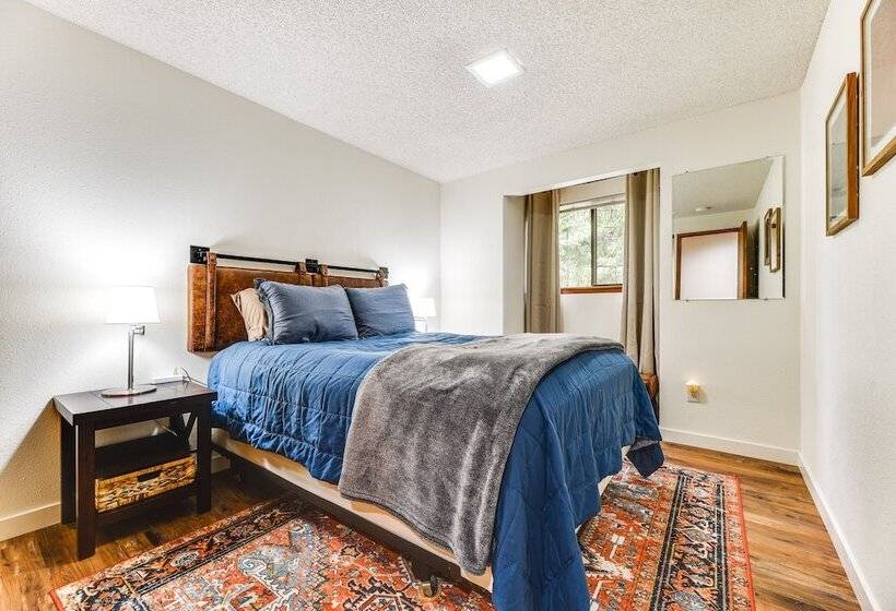 Charming Union Home W/ Deck ~ 2 Mi To Hood Canal!