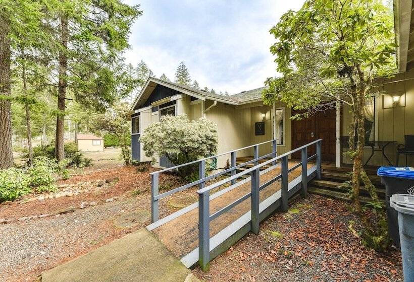 Charming Union Home W/ Deck ~ 2 Mi To Hood Canal!