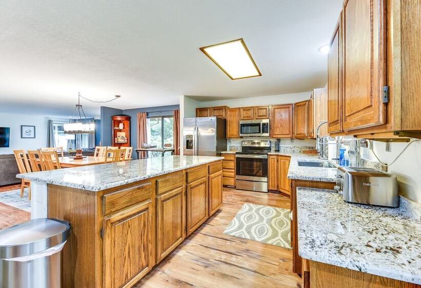 Charming Union Home W/ Deck ~ 2 Mi To Hood Canal!
