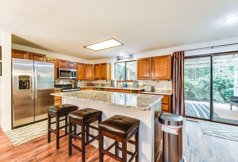 Charming Union Home W/ Deck ~ 2 Mi To Hood Canal!