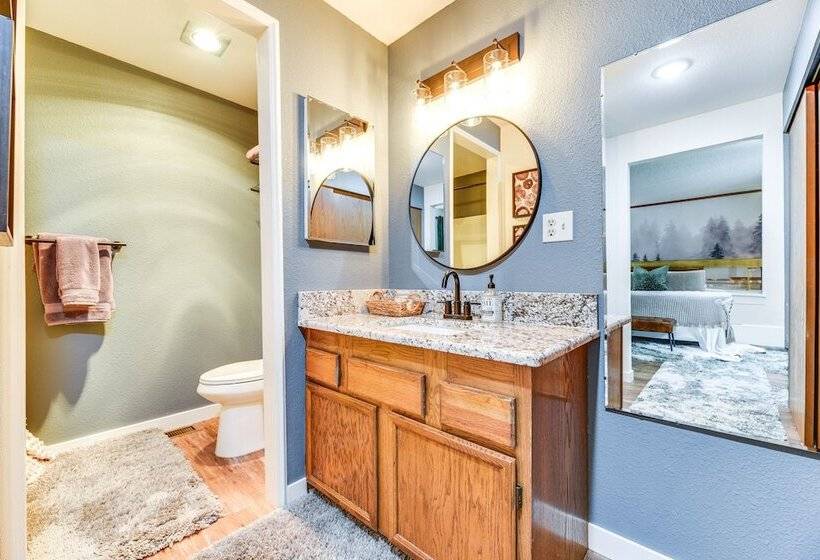 Charming Union Home W/ Deck ~ 2 Mi To Hood Canal!