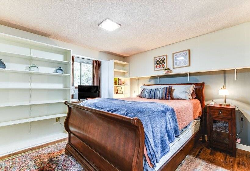 Charming Union Home W/ Deck ~ 2 Mi To Hood Canal!