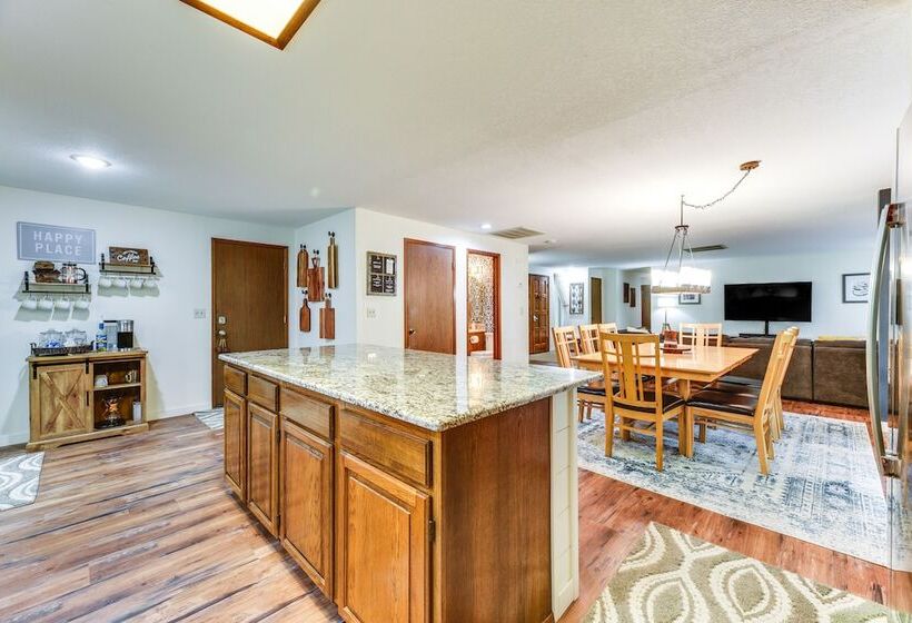 Charming Union Home W/ Deck ~ 2 Mi To Hood Canal!