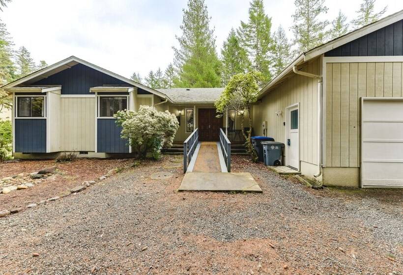 Charming Union Home W/ Deck ~ 2 Mi To Hood Canal!