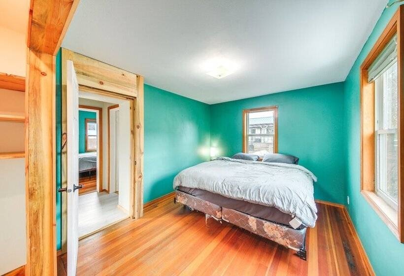 Clark Fork Vacation Home W/ Wood Stove Near Lake!