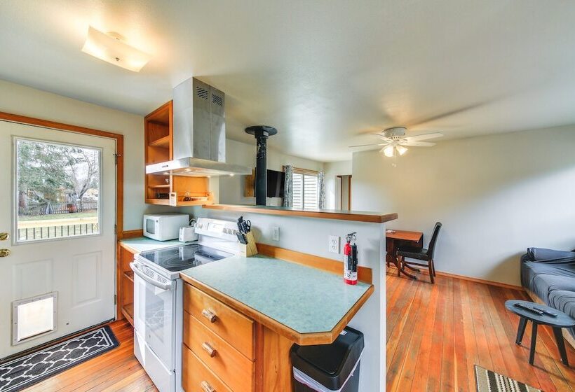 Clark Fork Vacation Home W/ Wood Stove Near Lake!