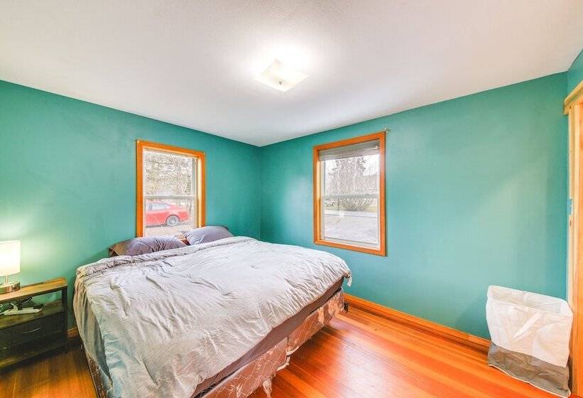 Clark Fork Vacation Home W/ Wood Stove Near Lake!