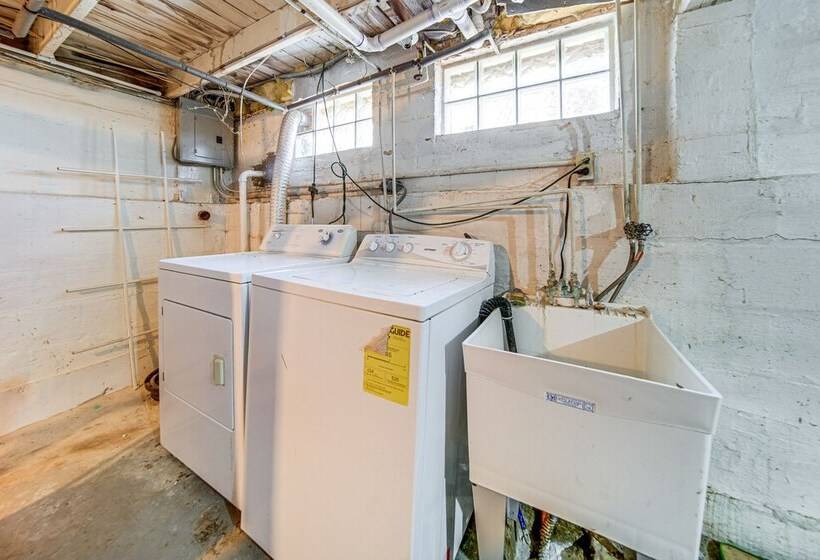 Coastal Lake Erie Cottage W/ Amazing Water Views!