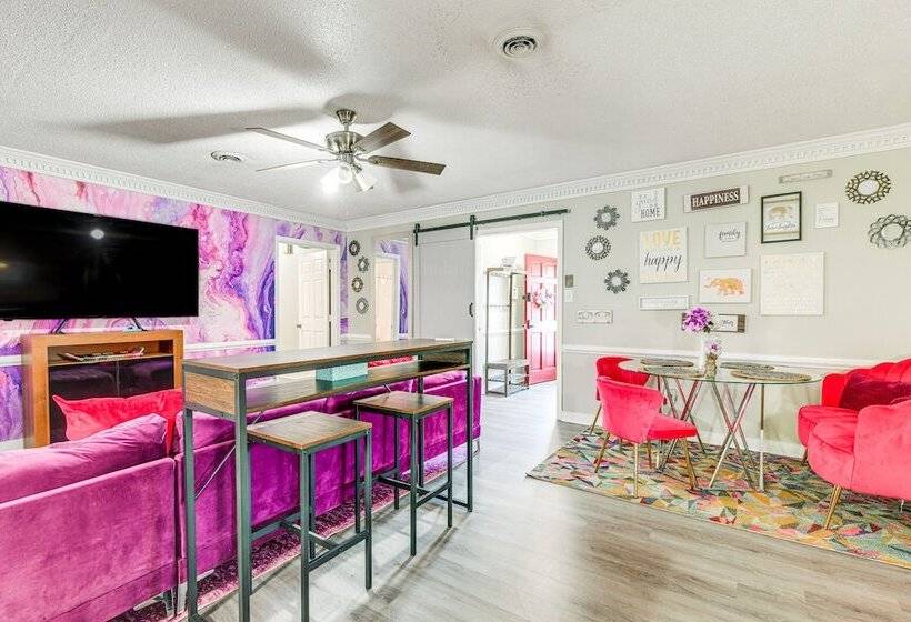 Colorful Hopewell Home ~ 5 Mi To The James River!