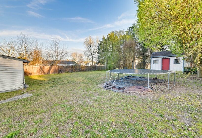 Colorful Hopewell Home ~ 5 Mi To The James River!