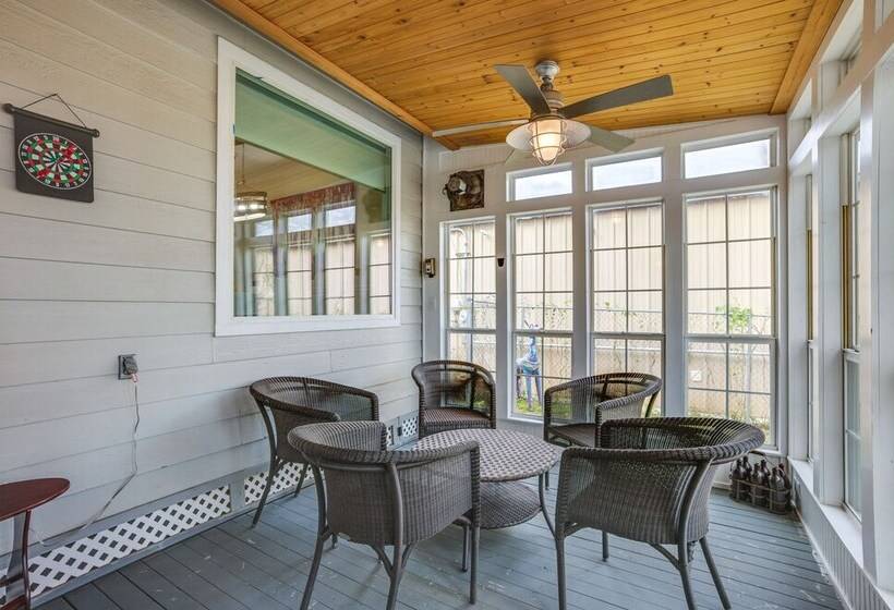 Conroe Home W/ Enclosed Deck: Pets Welcome!