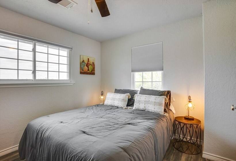 Conroe Home W/ Enclosed Deck: Pets Welcome!