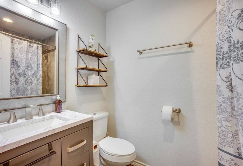 Conroe Home W/ Enclosed Deck: Pets Welcome!