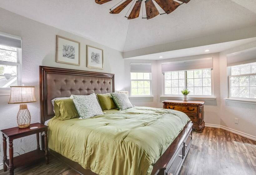 Conroe Home W/ Enclosed Deck: Pets Welcome!