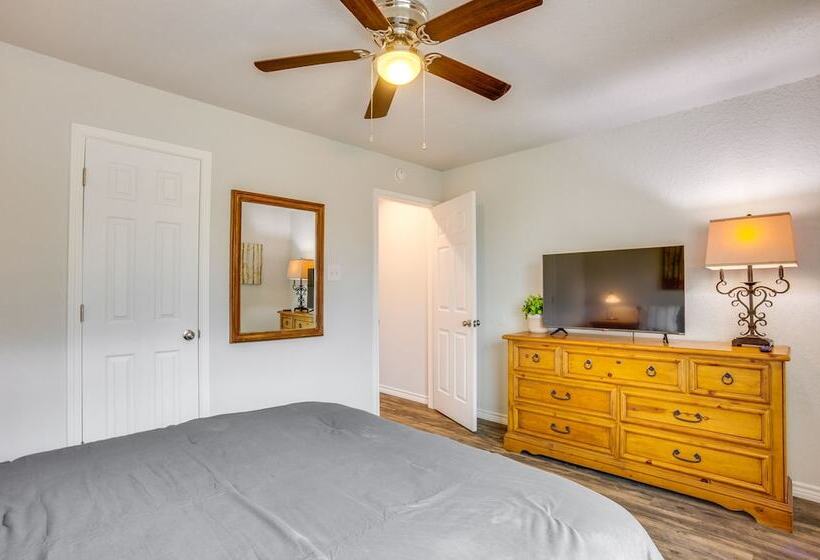 Conroe Home W/ Enclosed Deck: Pets Welcome!