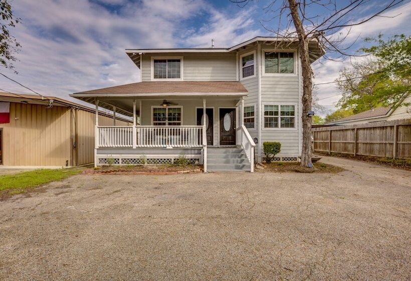 Conroe Home W/ Enclosed Deck: Pets Welcome!