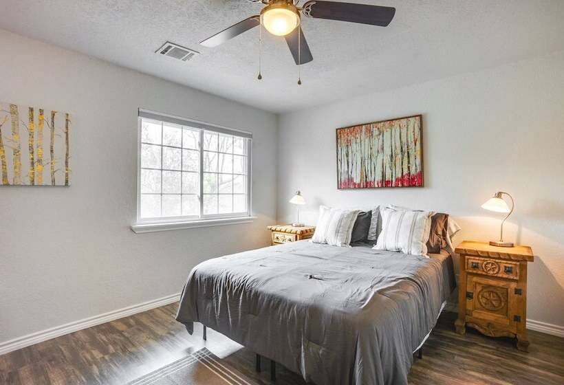 Conroe Home W/ Enclosed Deck: Pets Welcome!