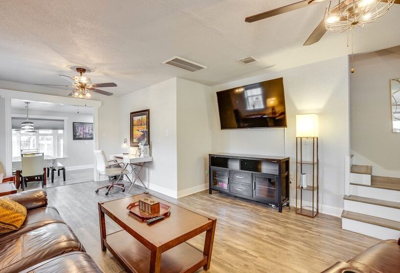 Conroe Home W/ Enclosed Deck: Pets Welcome!