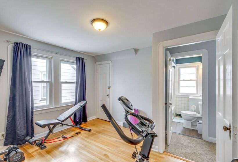 Wfh Friendly Abode W/ Home Gym In Cleveland