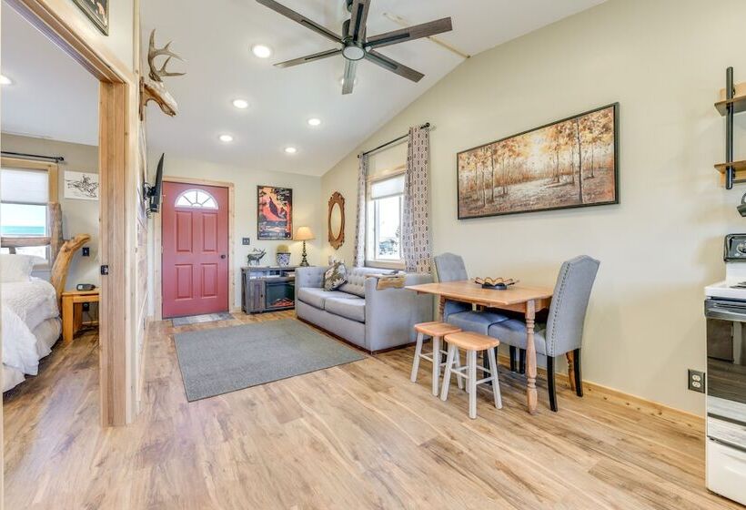 Cozy Dillon Retreat: Fireplace, Mountain Views!